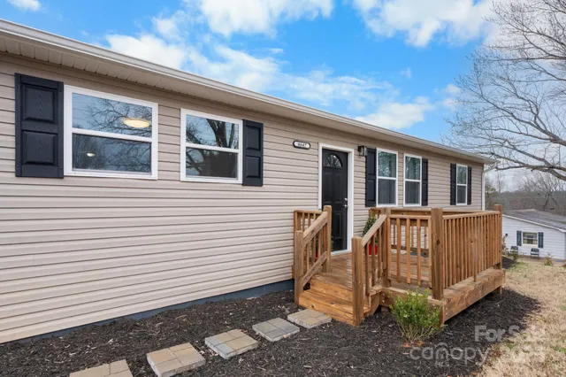 $279,000 | 4647 16th Street Northeast, Hickory, NC 28601