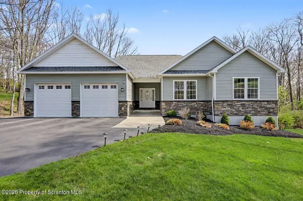 $565,000 | 120 Kimberly Circle, Clarks Summit, PA 18411
