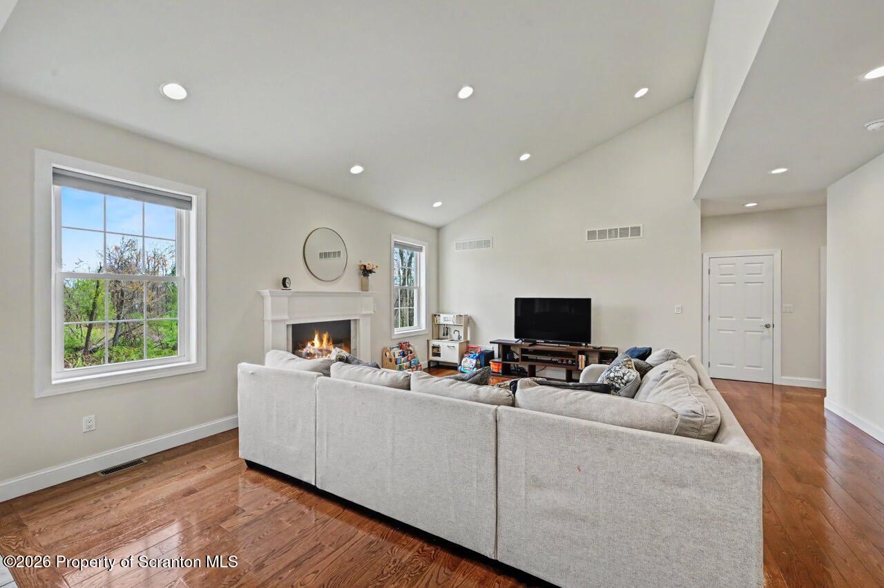 120 Kimberly Circle Clarks Summit, PA 18411 - Photo 4 of 45 120 Kimberly Cir 07 Large