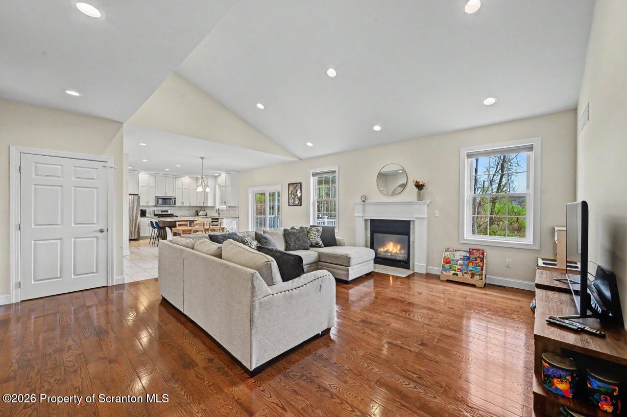 120 Kimberly Circle Clarks Summit, PA 18411 - Photo 5 of 45 120 Kimberly Cir 08 Large