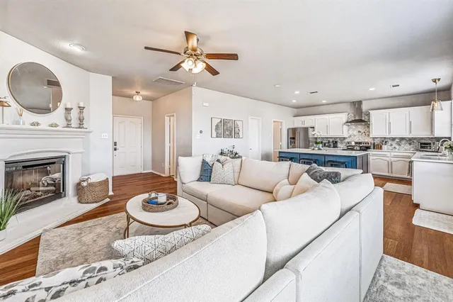 $359,900 | 9661 Minton Drive, Fort Worth, TX 76108