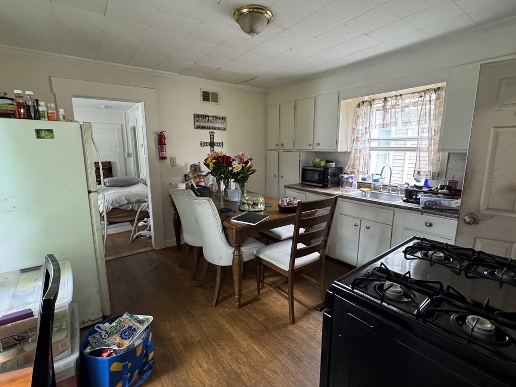 40 Freeman Street Framingham, MA 01702 - Photo 24 of 34