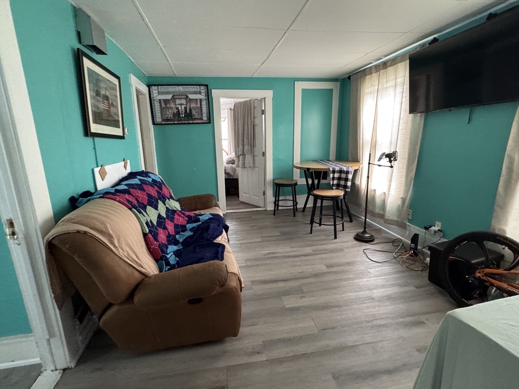 40 Freeman Street Framingham, MA 01702 - Photo 4 of 34