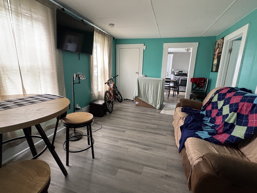 40 Freeman Street Framingham, MA 01702 - Photo 5 of 34