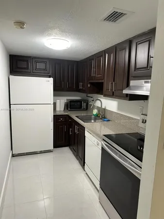 $2,100 | 8794 Southwest 12th Street, Unit 108, Miami, FL 33174