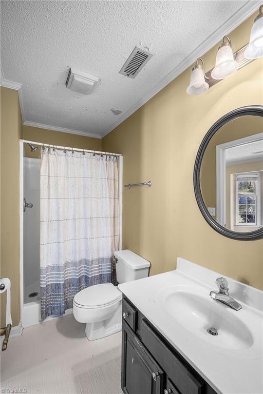 1722 Ternberry Road High Point, NC 27262 - Photo 5 of 16 Full bath on main connected to bedroom