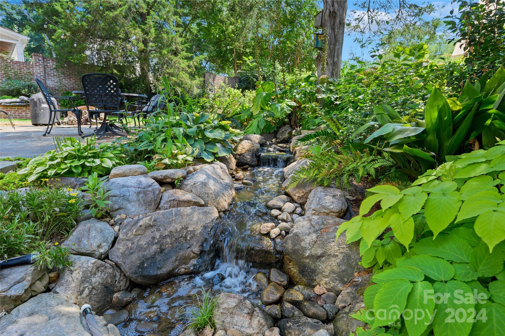 3233 Pinehurst Place Charlotte, NC 28209 - Photo 28 of 39 a backyard of a house with lots of green space