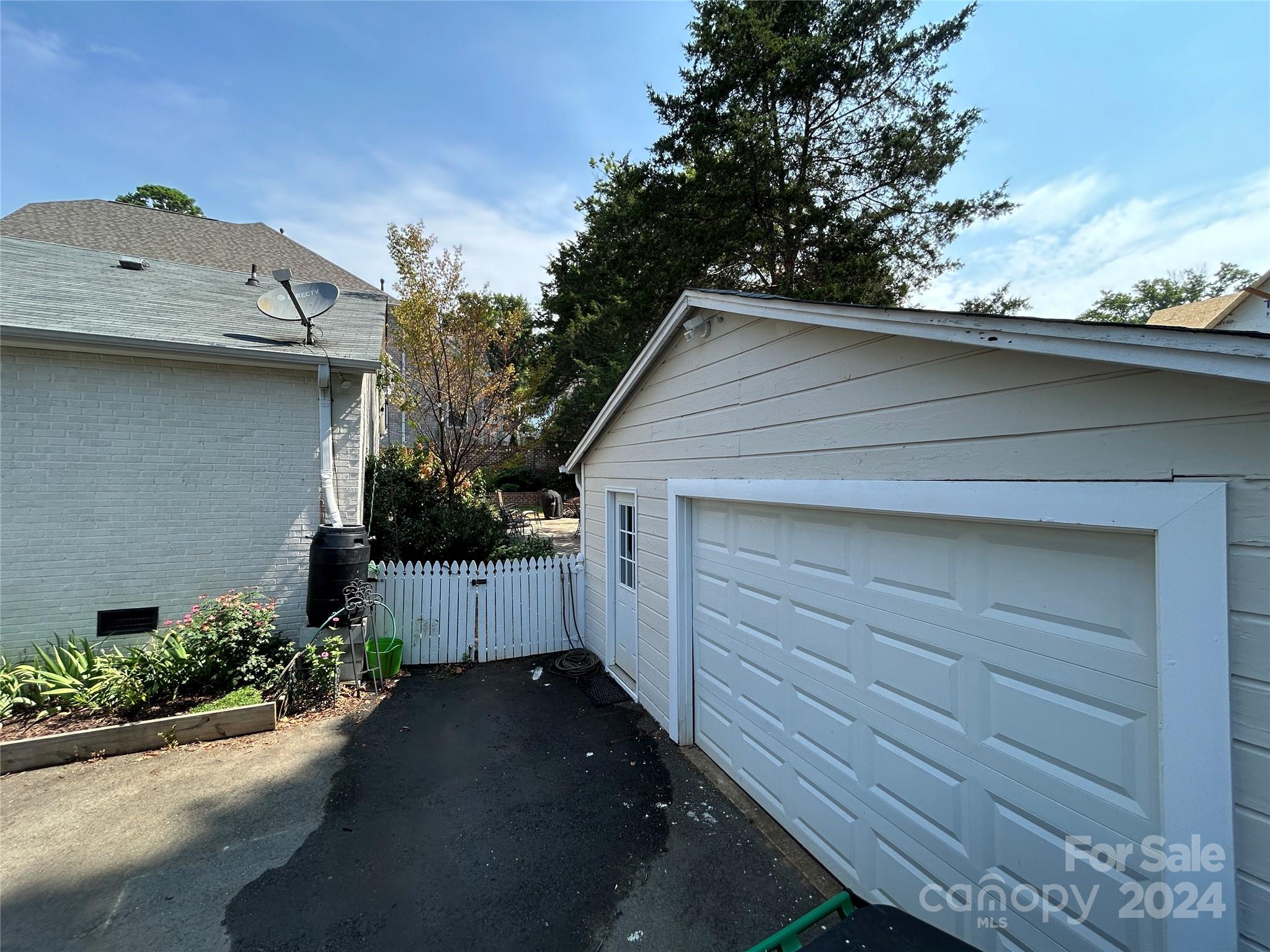 3233 Pinehurst Place Charlotte, NC 28209 - Photo 35 of 39 a view of backyard with green space