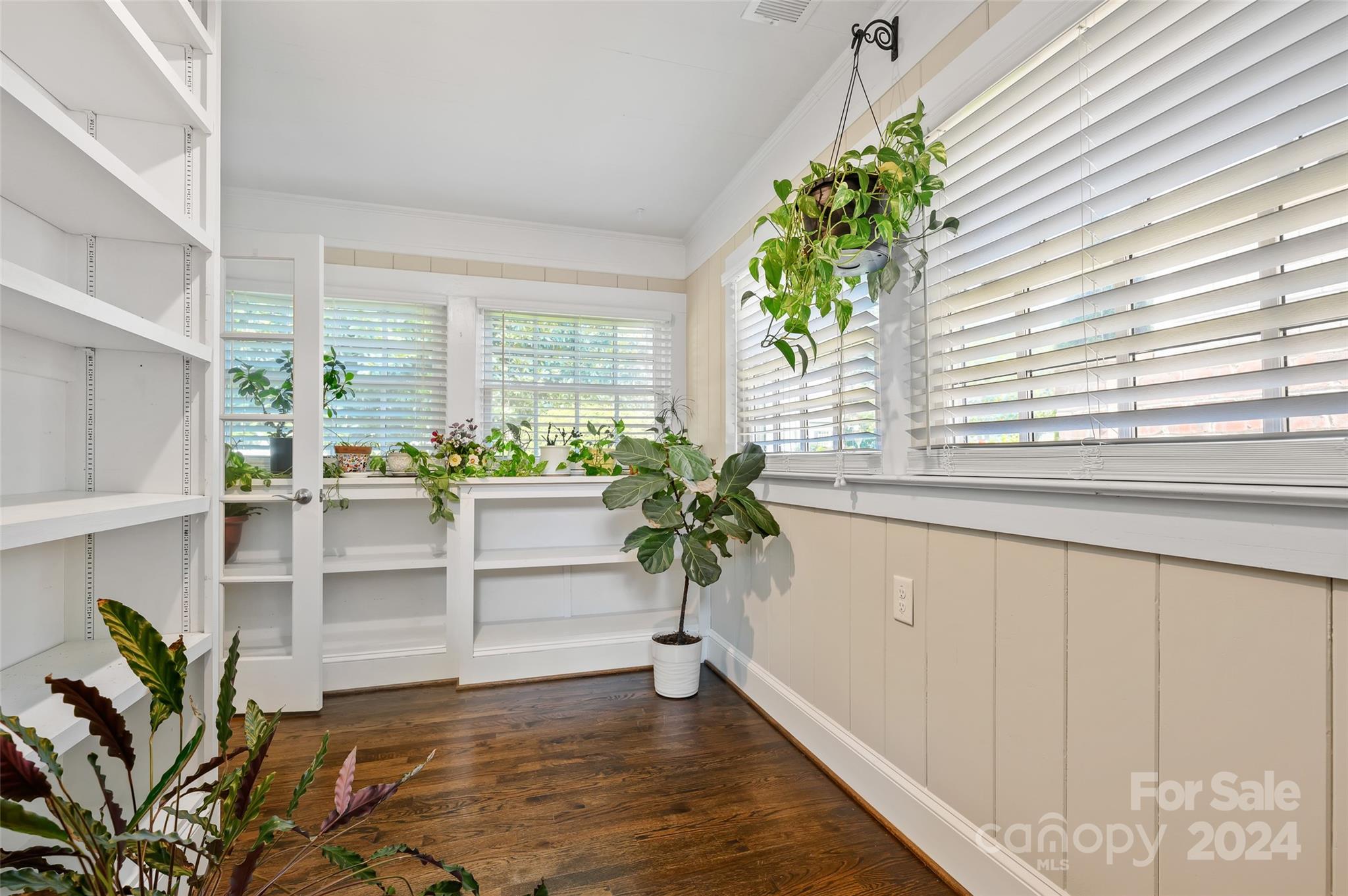 3233 Pinehurst Place Charlotte, NC 28209 - Photo 8 of 39 a view of a entryway
