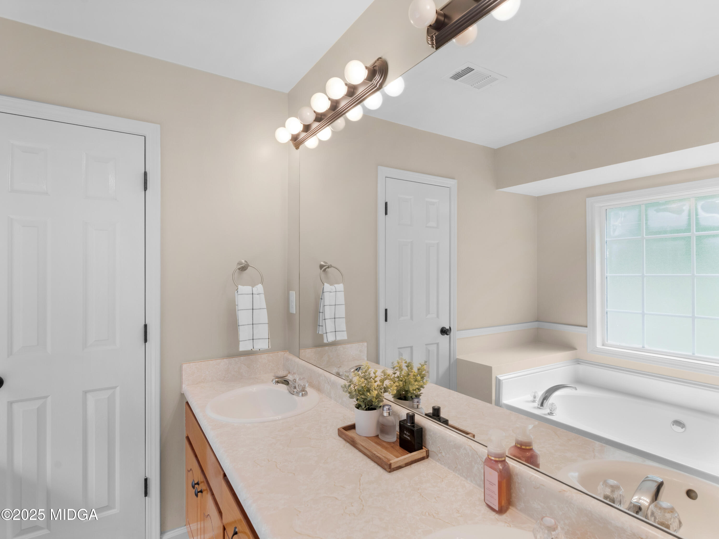 500 Moon Road Griffin, GA 30223 - Photo 21 of 47 Primary Bathroom