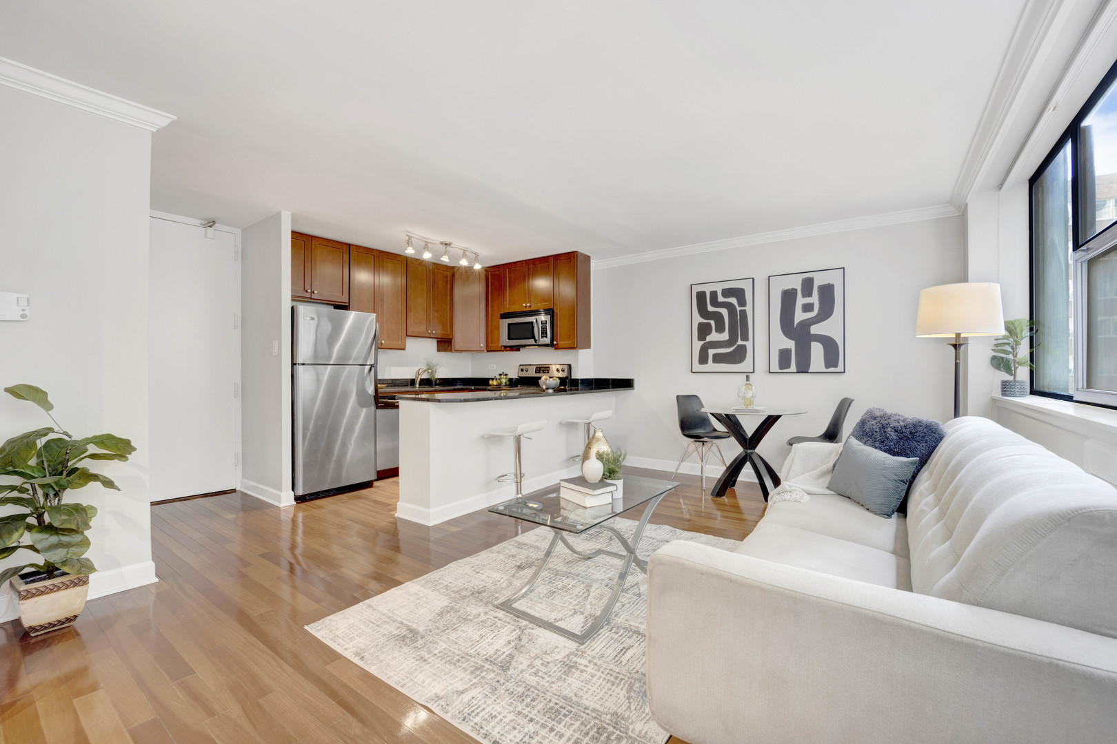 3110 North Sheridan Road, Unit 1003 Chicago, IL 60657 - Photo 2 of 19