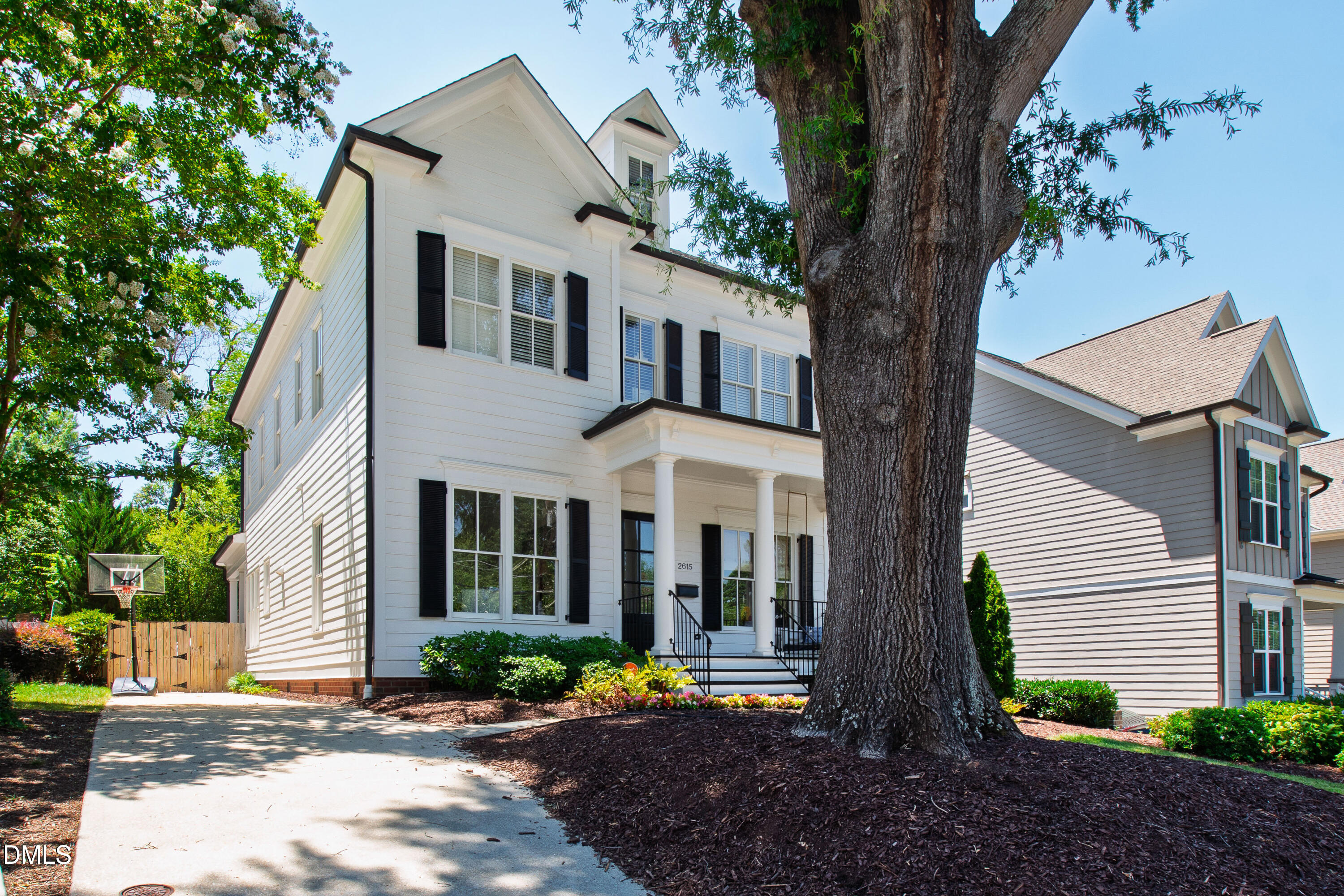 2615 Davis Street Raleigh, NC 27608 - Photo 5 of 67 DSC_9008