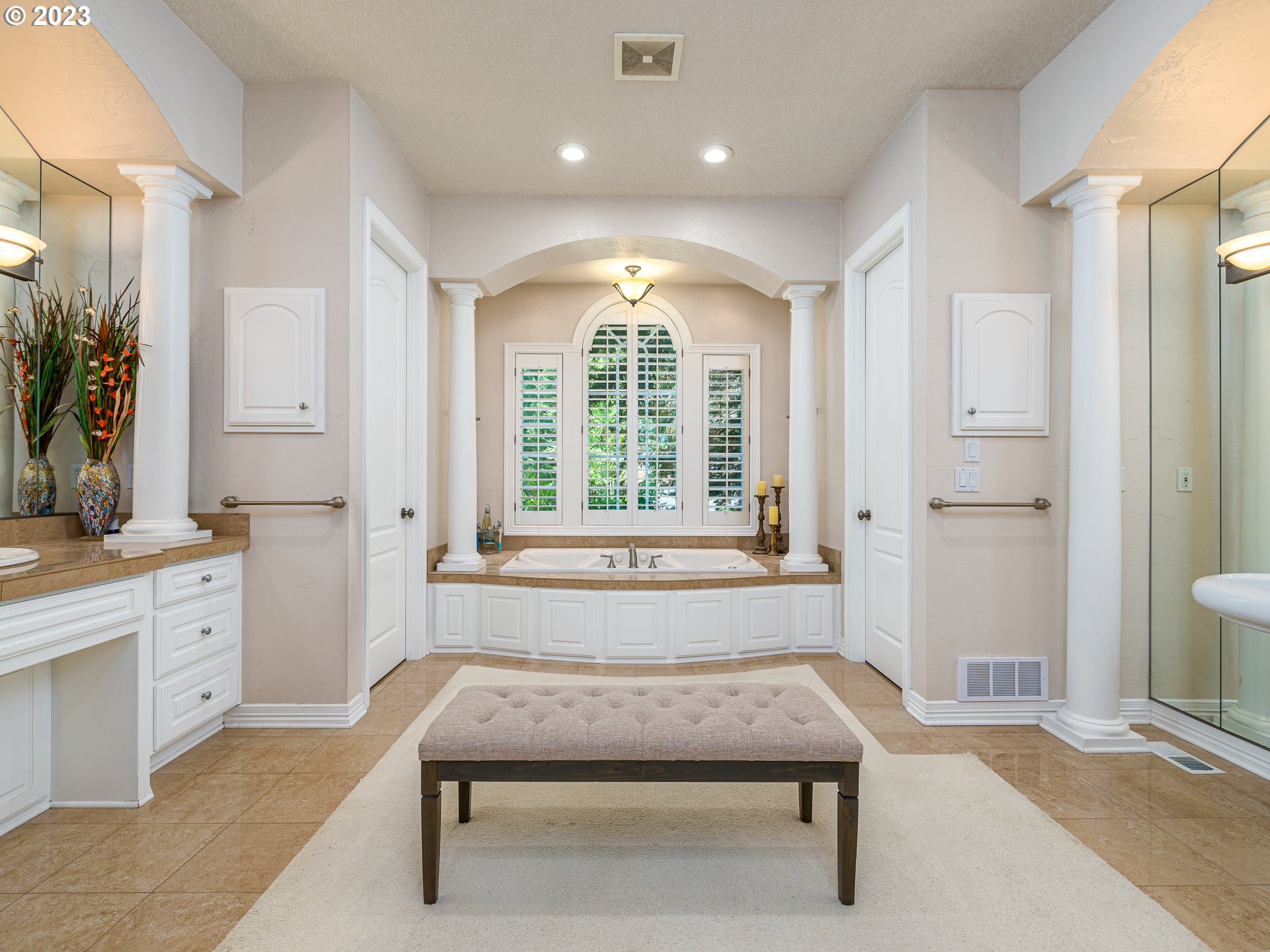 565 Southeast 46th Drive Gresham, OR 97080 - Photo 28 of 48 a spacious bathroom with a granite countertop tub and a large mirror