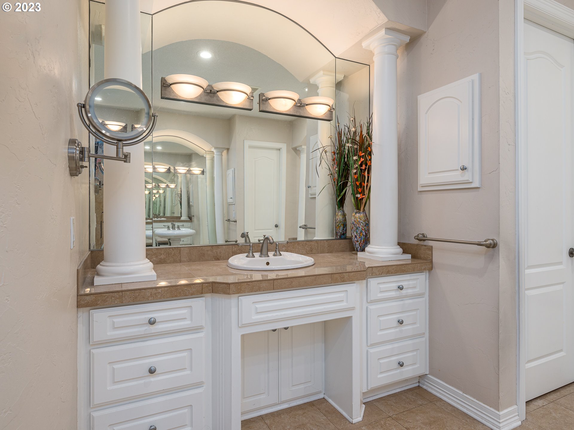 565 Southeast 46th Drive Gresham, OR 97080 - Photo 29 of 48 a bathroom with a sink vanity and a mirror