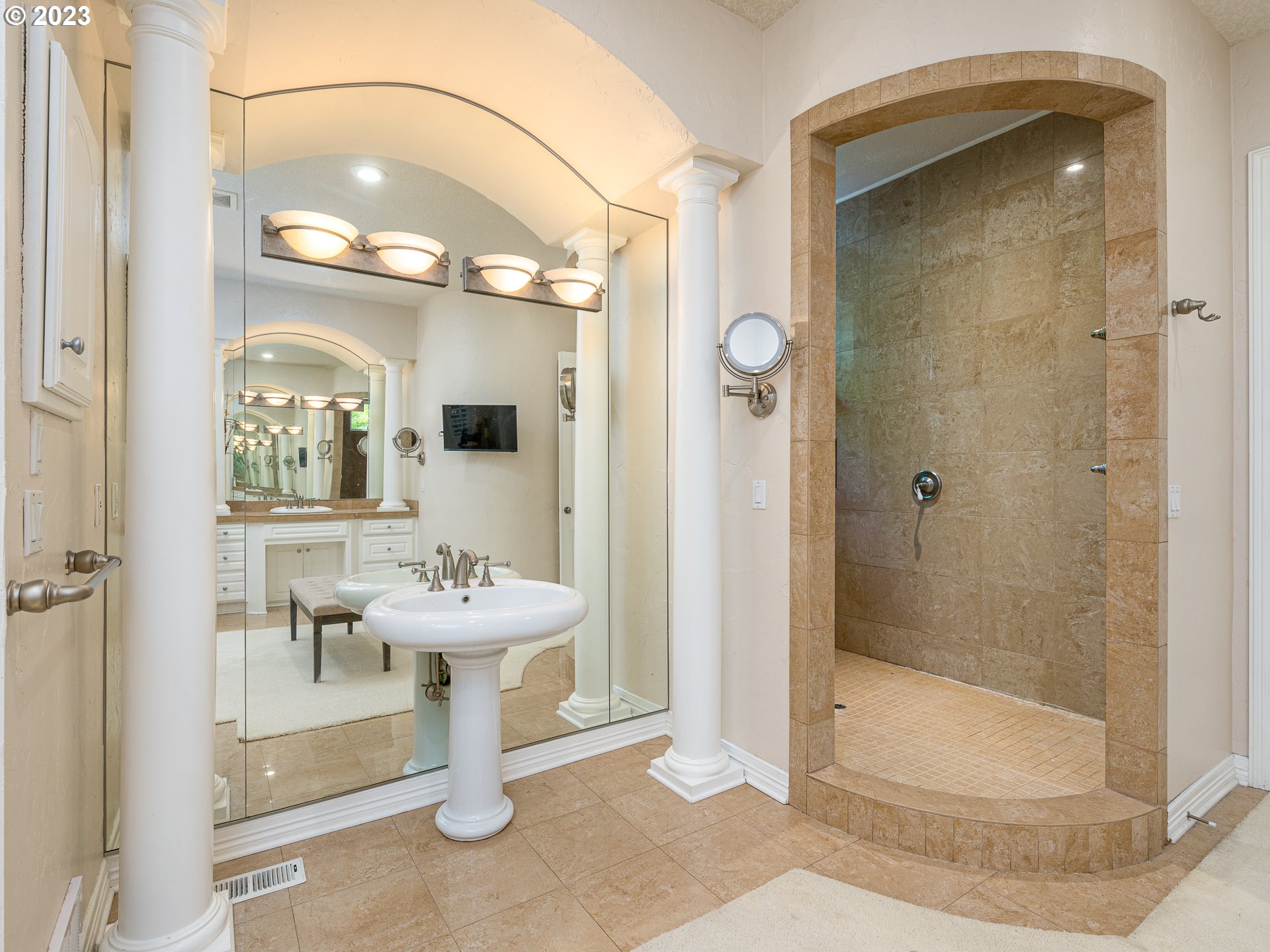 565 Southeast 46th Drive Gresham, OR 97080 - Photo 31 of 48 a bathroom with a sink mirror toilet and shower