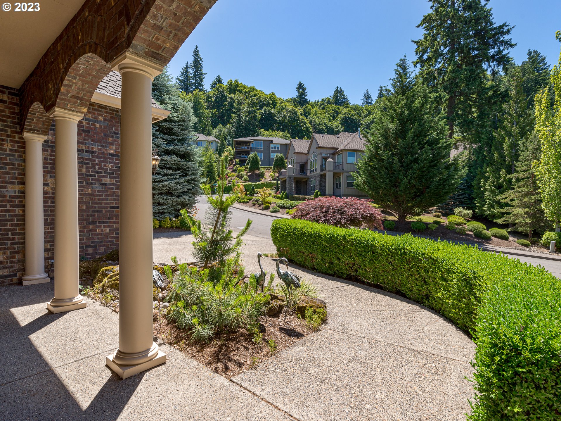 565 Southeast 46th Drive Gresham, OR 97080 - Photo 5 of 48 a view of a garden with pathway