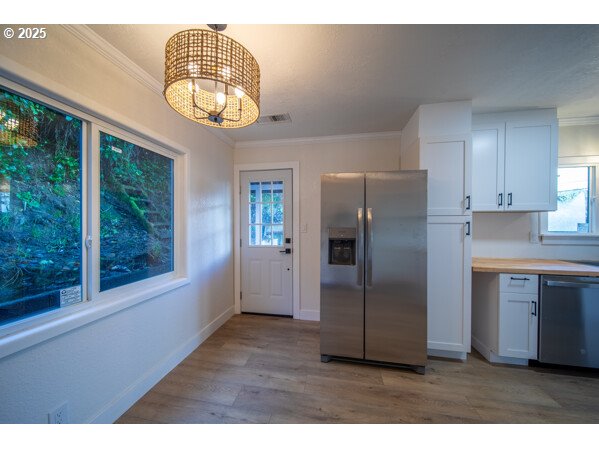 428 Elm Avenue Reedsport, OR 97467 - Photo 11 of 37 Kitchen/Dining Room