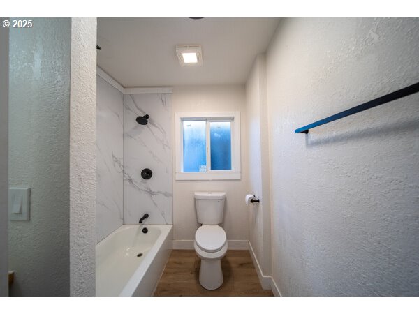 428 Elm Avenue Reedsport, OR 97467 - Photo 22 of 37 Bathroom