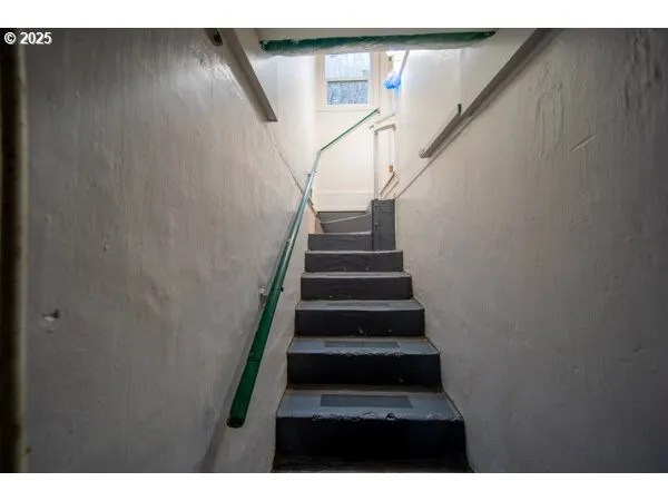 $299,000 | 428 Elm Avenue, Reedsport, OR 97467