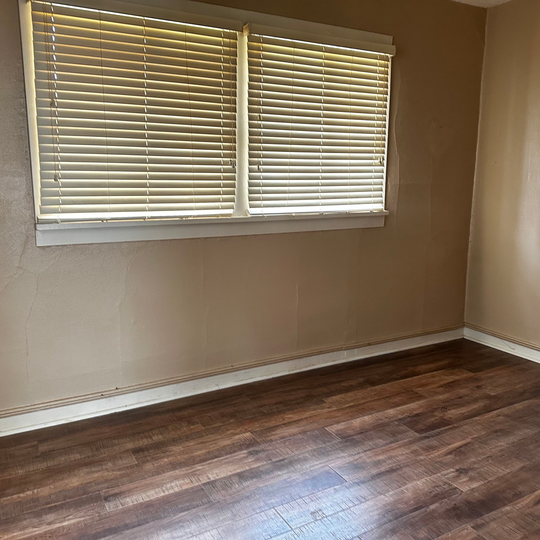408 Marcy Street Ottawa, IL 61350 - Photo 14 of 25 a view of a room that has a window in it