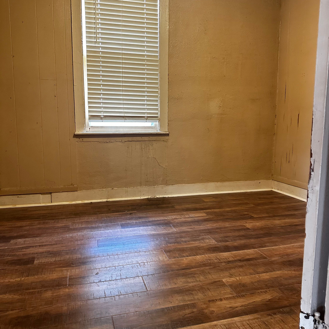 408 Marcy Street Ottawa, IL 61350 - Photo 16 of 25 a view of a room with wooden floor and a window