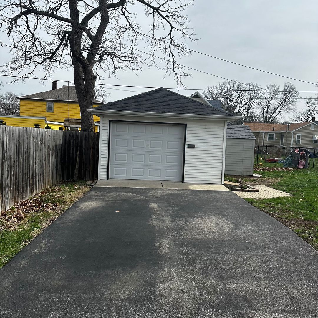 408 Marcy Street Ottawa, IL 61350 - Photo 23 of 25 a house with a outdoor space