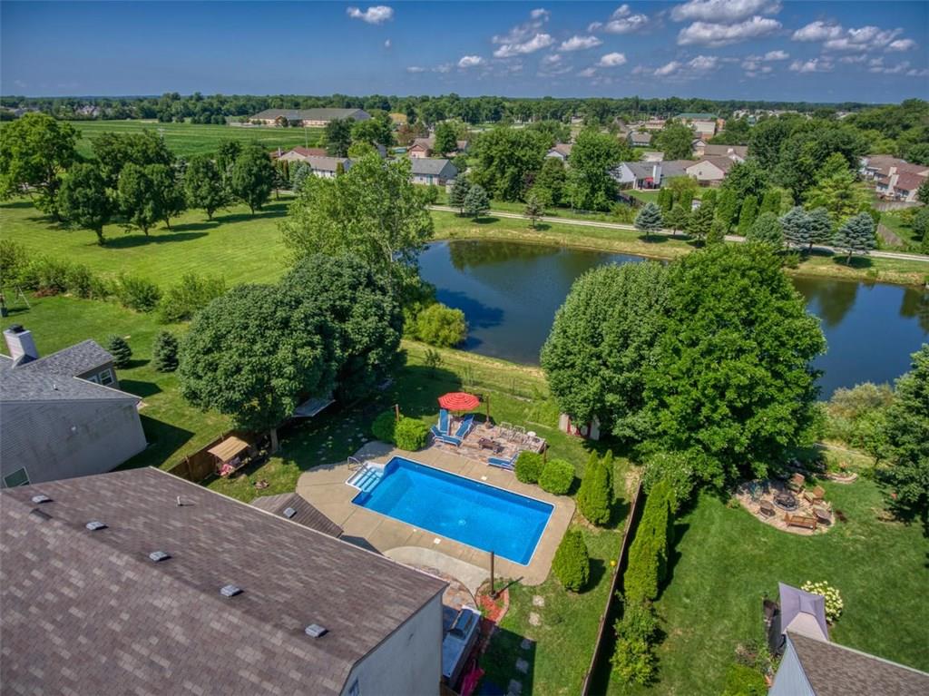 950 Weeping Way Lane Avon, IN 46123 - Photo 3 of 26