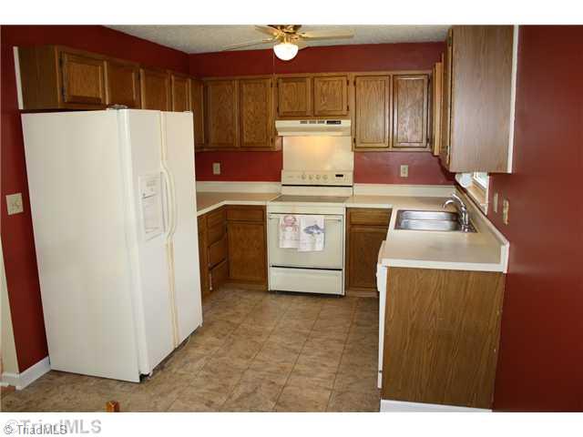 4103 Appleton Road Greensboro, NC 27405 - Photo 5 of 16 Kitchen.