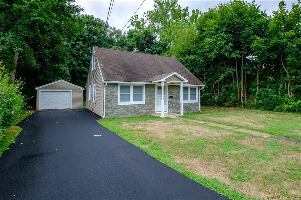 a view of a yard in front of house