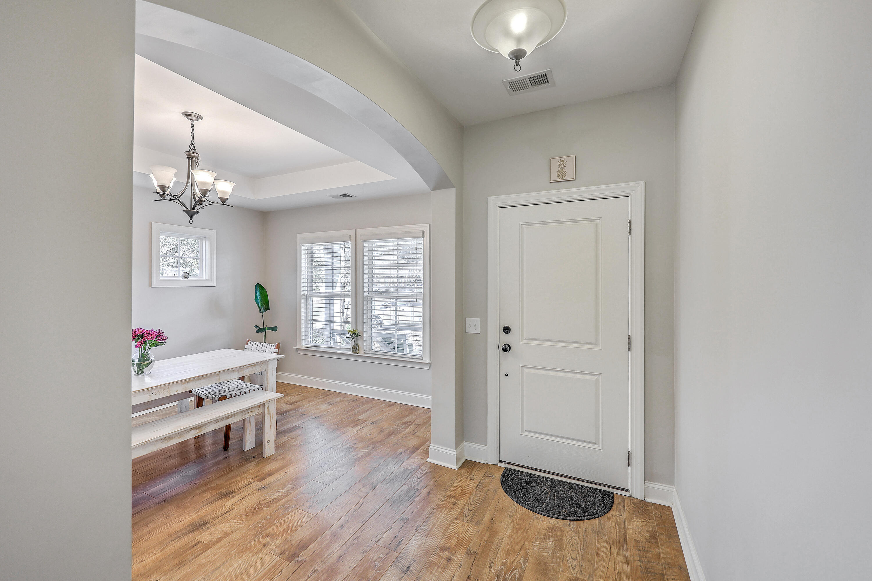 1031 Banker Court Mount Pleasant, SC 29429 - Photo 7 of 44 ZYN_5304_05_06_07_08_09_10