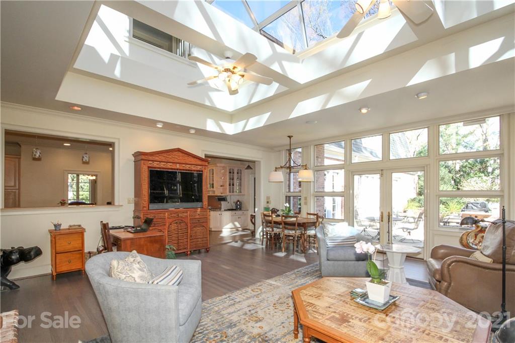 4015 Foxcroft Road Charlotte, NC 28211 - Photo 11 of 48 Gallery Image 11