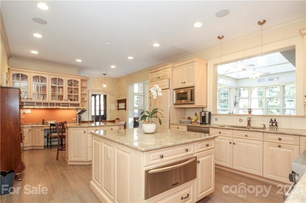 4015 Foxcroft Road Charlotte, NC 28211 - Photo 15 of 48 Gallery Image 15