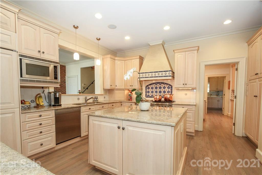 4015 Foxcroft Road Charlotte, NC 28211 - Photo 16 of 48 Gallery Image 16