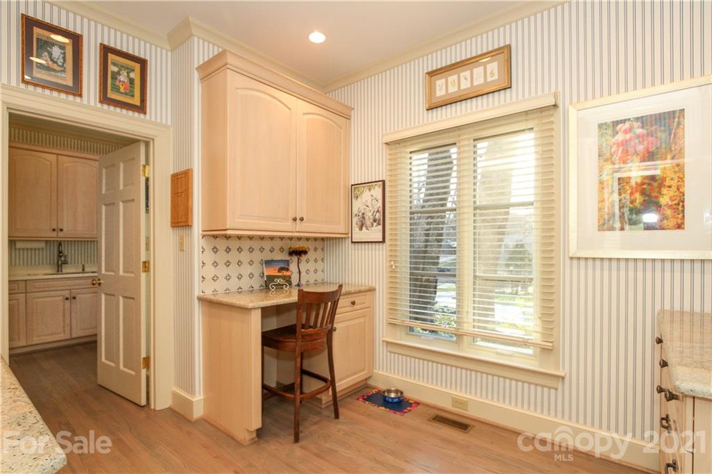 4015 Foxcroft Road Charlotte, NC 28211 - Photo 19 of 48 Gallery Image 19