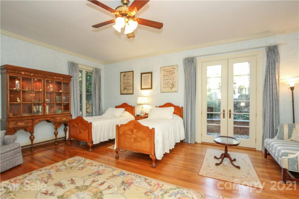 4015 Foxcroft Road Charlotte, NC 28211 - Photo 23 of 48 Gallery Image 23