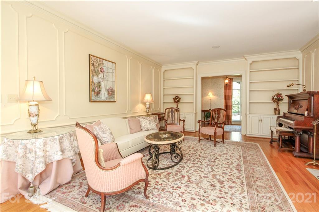 4015 Foxcroft Road Charlotte, NC 28211 - Photo 4 of 48 Gallery Image 4