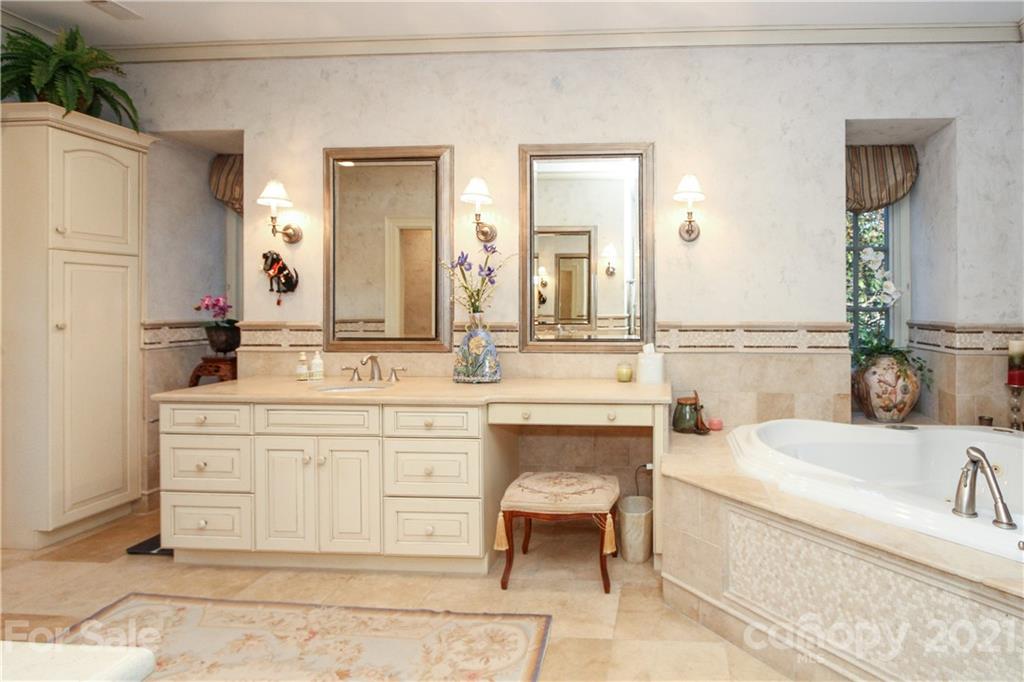 4015 Foxcroft Road Charlotte, NC 28211 - Photo 32 of 48 Gallery Image 32