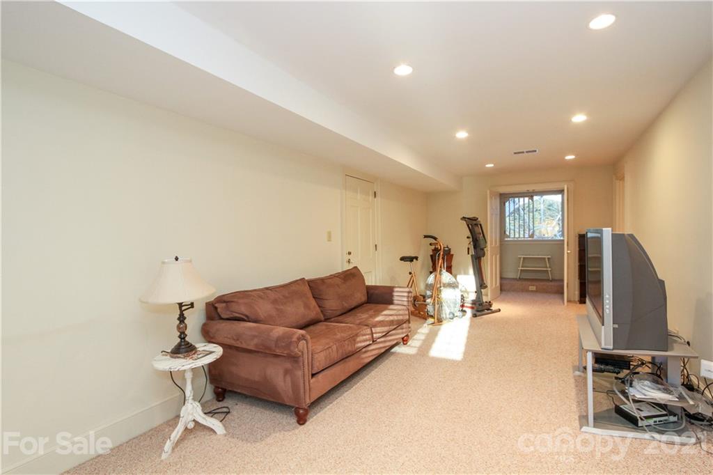 4015 Foxcroft Road Charlotte, NC 28211 - Photo 36 of 48 Gallery Image 36