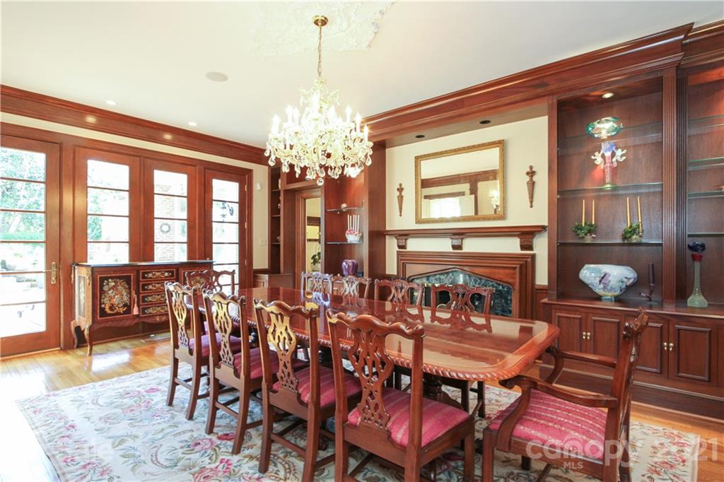 4015 Foxcroft Road Charlotte, NC 28211 - Photo 6 of 48 Gallery Image 6