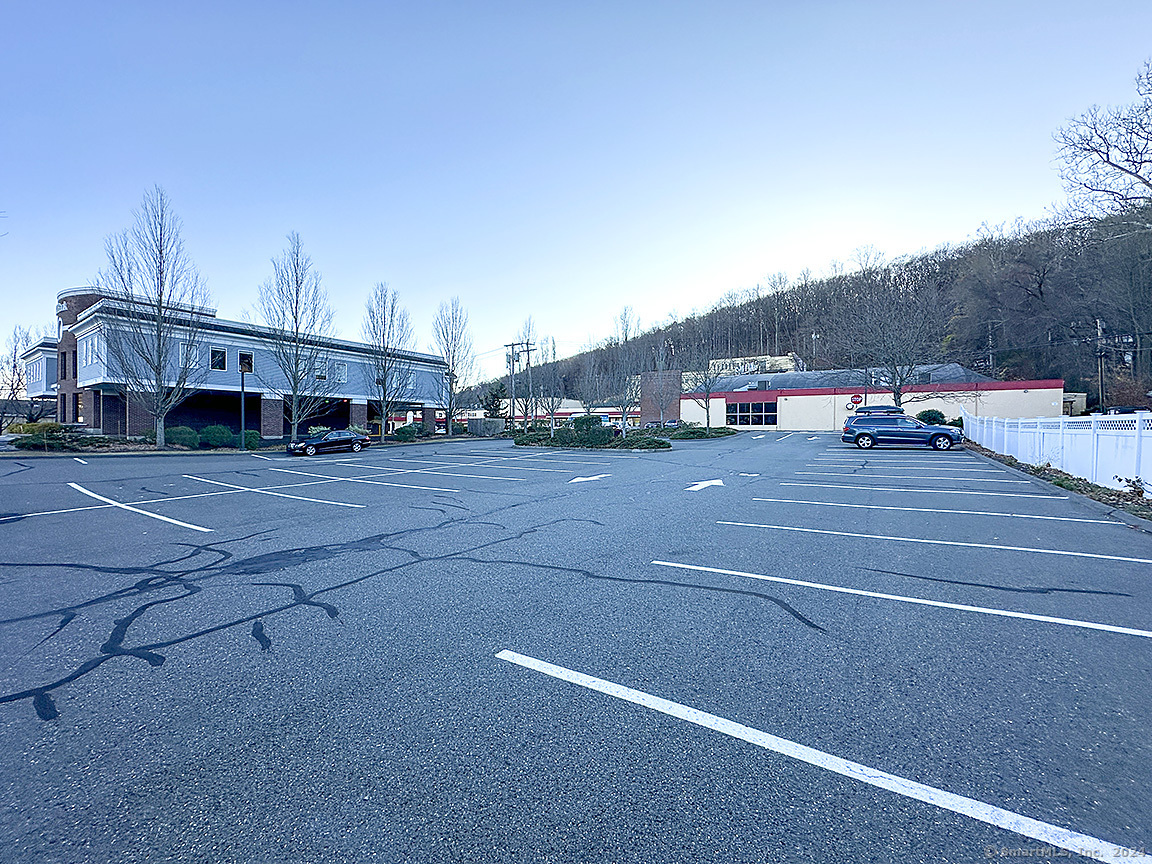 204 Amity Road Woodbridge, CT 06525 - Photo 9 of 12