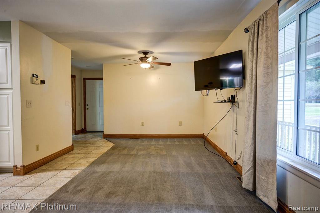 5341 Lobdell Road Fenton, MI 48430 - Photo 4 of 41