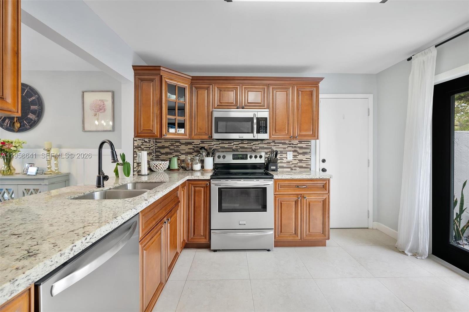 9645 Southwest 151st Avenue Miami, FL 33196 - Photo 8 of 33