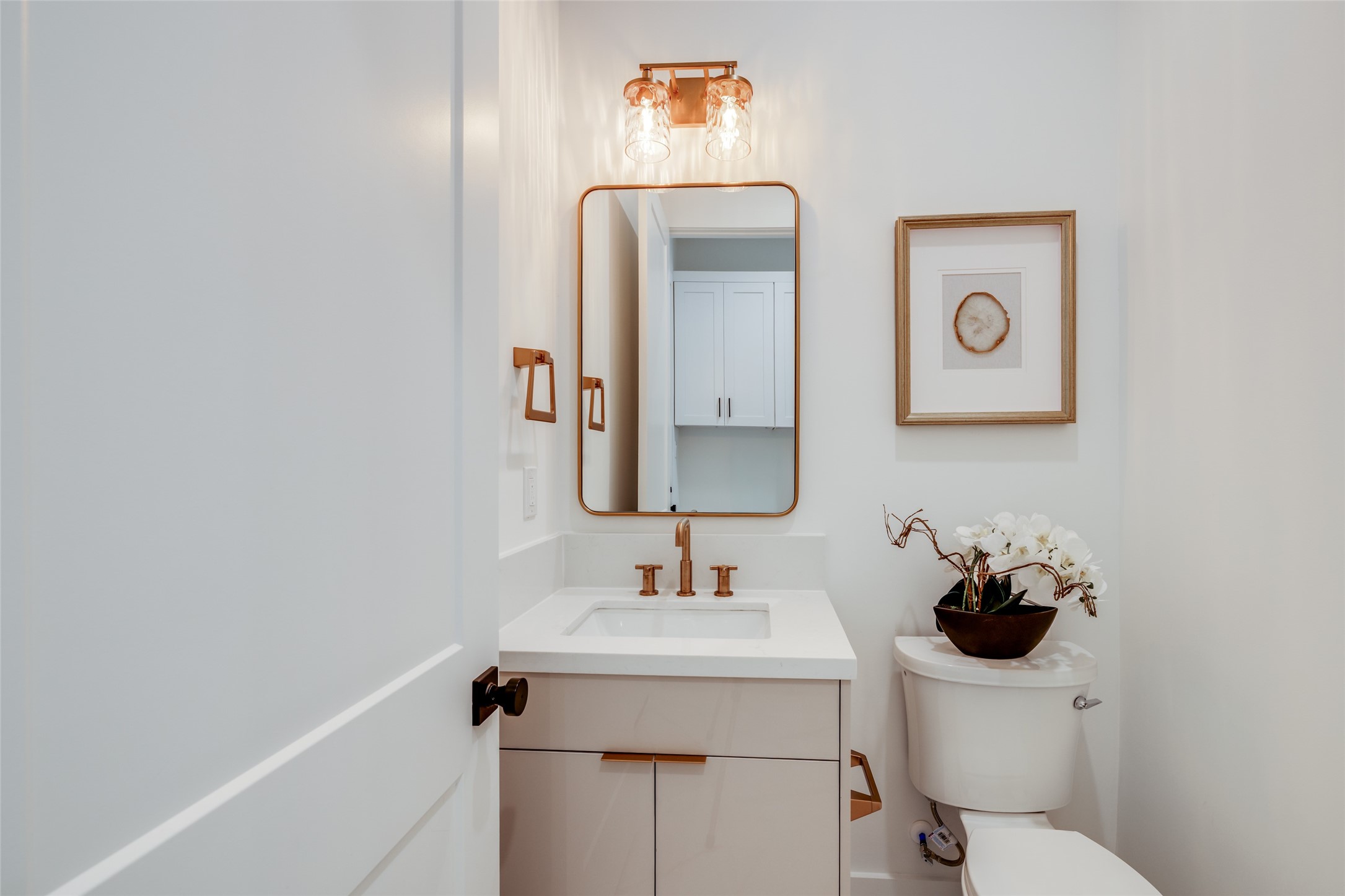 816 West 17th Street Houston, TX 77008 - Photo 24 of 38 * Est Compl 12/31/2026 *
* ASK ABOUT CUSTOMIZATION OPTIONS DURING CONSTRUCTION ONLY
* MAZZARINO MODEL HOME
* PHOTOS MAY SHOW A SIMILAR FLOOR PLAN AND/OR UPGRADED/ALTERNATIVE FINISHES
* Please use these photos as a guide
* THIS IS AN ACTIVE CONSTRUCTION SITE, BUYERS MUST REQUEST APPOINTMENT TO BE ON PREMISES AT ALL TIMES.