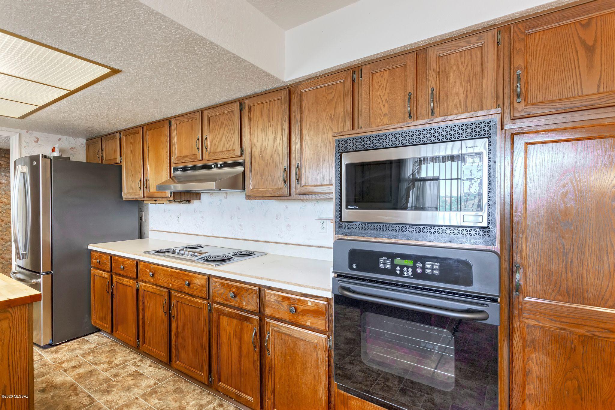 1004 Circulo Golondrina Rio Rico, AZ 85648 - Photo 11 of 42 Gallery Image 11