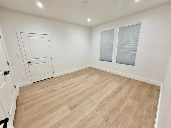 a bathroom with 2 sink and a mirror