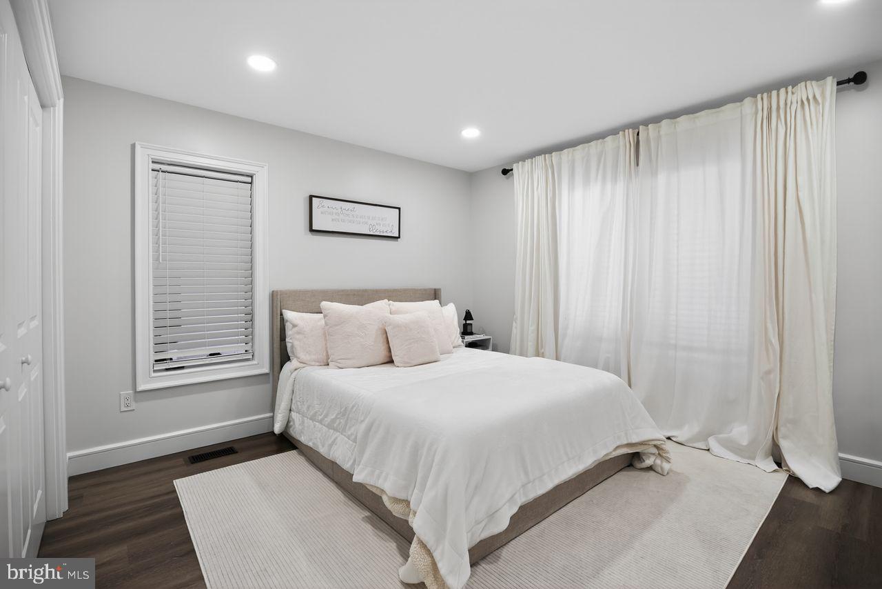 4304 Bridgeboro Road Moorestown, NJ 08057 - Photo 22 of 40 a bedroom with a bed and a window