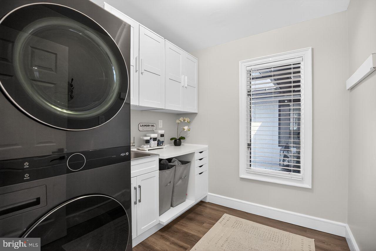 4304 Bridgeboro Road Moorestown, NJ 08057 - Photo 29 of 40 a kitchen with a stove a sink and a microwave