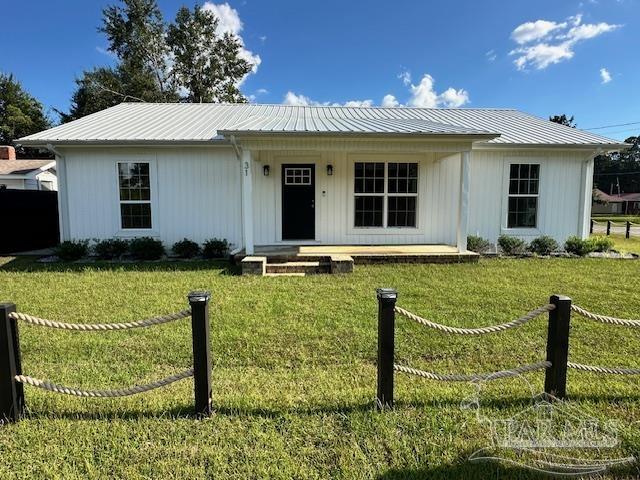 31 West Cottage Street Century, FL 32535 - Photo 2 of 36