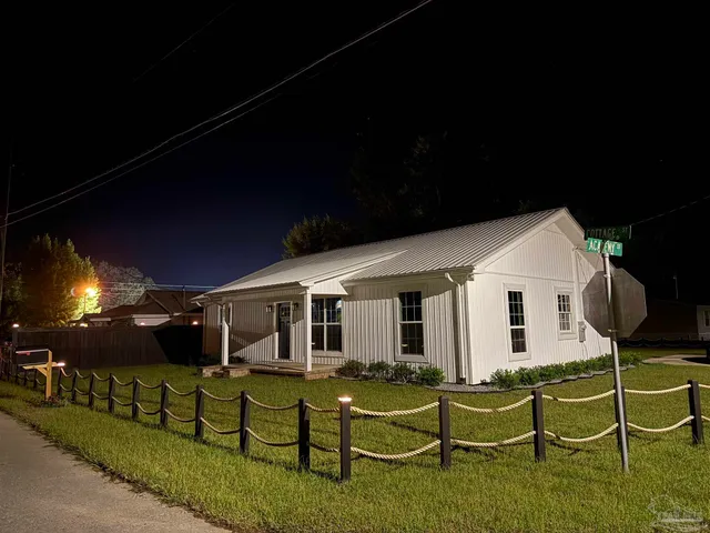 a view of a house with backyard and porch