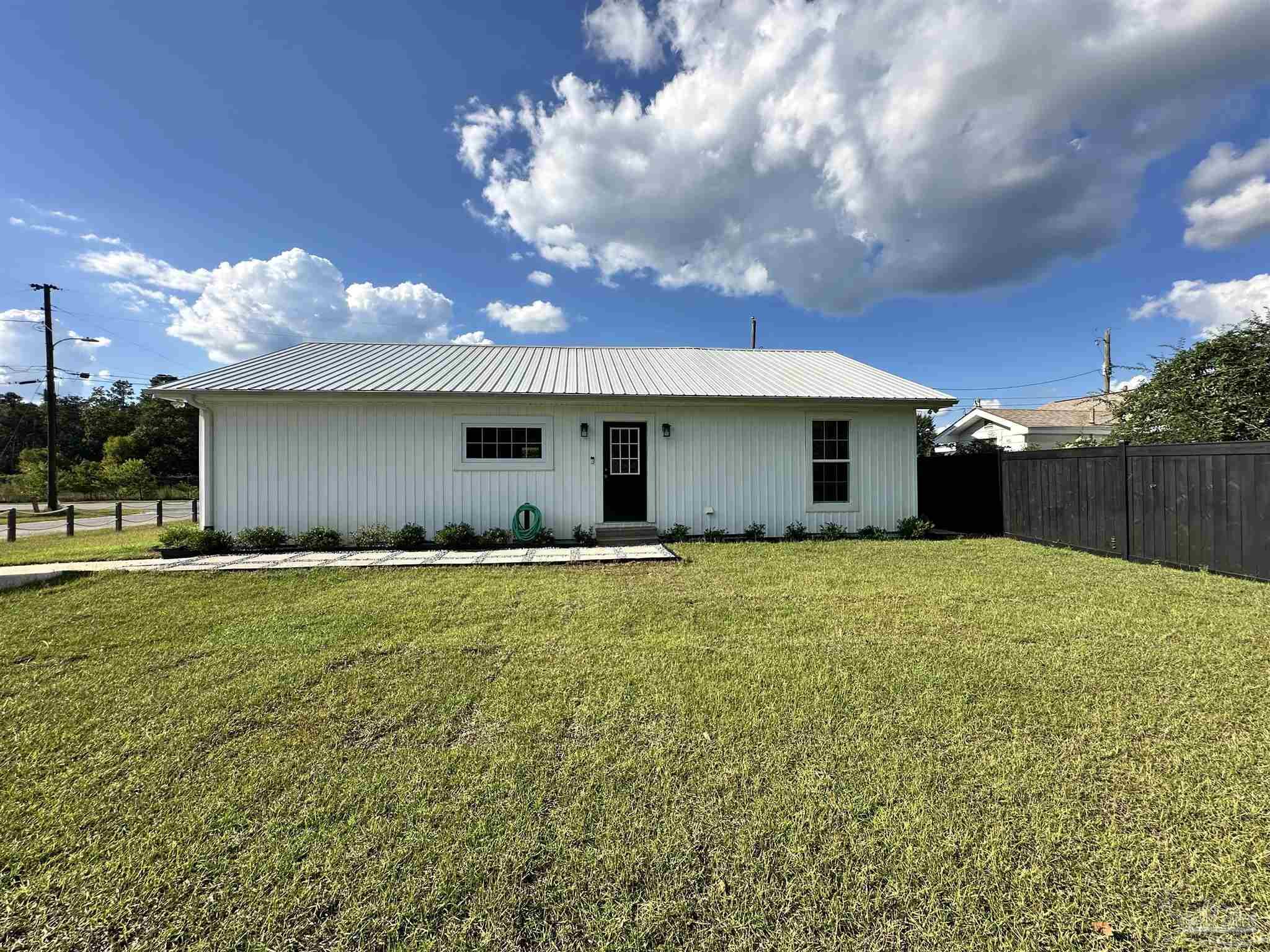 31 West Cottage Street Century, FL 32535 - Photo 7 of 36